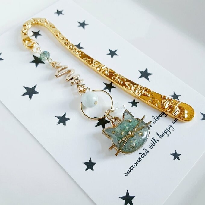 プレゼントにも自分用にもぴったり☆爽やかグリーンカラーのひげ猫ちゃんのブックマーク/しおり(文庫本用)