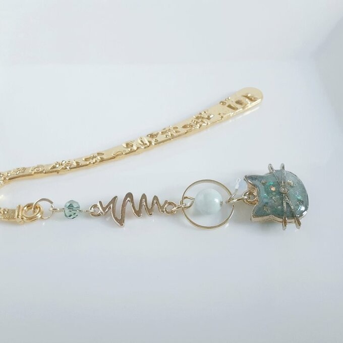 プレゼントにも自分用にもぴったり☆爽やかグリーンカラーのひげ猫ちゃんのブックマーク/しおり(文庫本用)