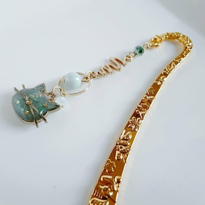 プレゼントにも自分用にもぴったり☆爽やかグリーンカラーのひげ猫ちゃんのブックマーク/しおり(文庫本用)