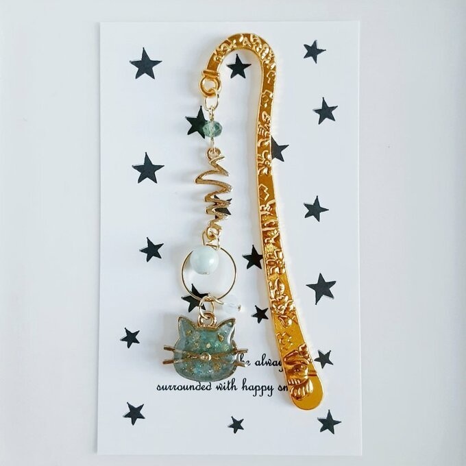 プレゼントにも自分用にもぴったり☆爽やかグリーンカラーのひげ猫ちゃんのブックマーク/しおり(文庫本用)