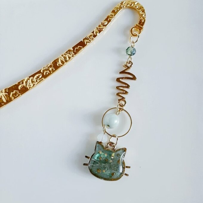 プレゼントにも自分用にもぴったり☆爽やかグリーンカラーのひげ猫ちゃんのブックマーク/しおり(文庫本用)