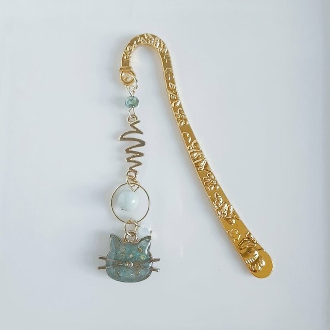 プレゼントにも自分用にもぴったり☆爽やかグリーンカラーのひげ猫ちゃんのブックマーク/しおり(文庫本用)