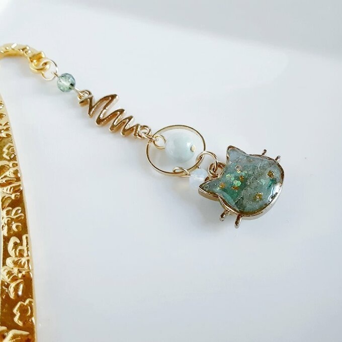 プレゼントにも自分用にもぴったり☆爽やかグリーンカラーのひげ猫ちゃんのブックマーク/しおり(文庫本用)