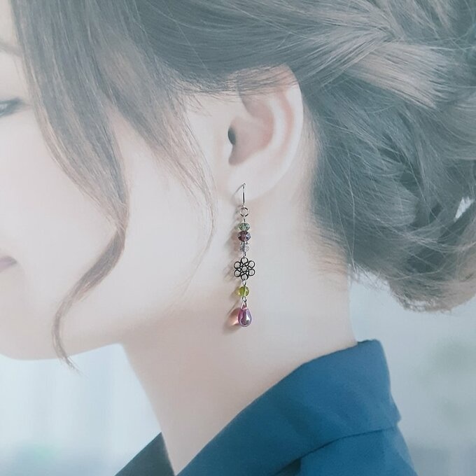 再再販☆お花の透かしとガラスビーズの紫陽花ピンクカラーのピアス/イヤリング