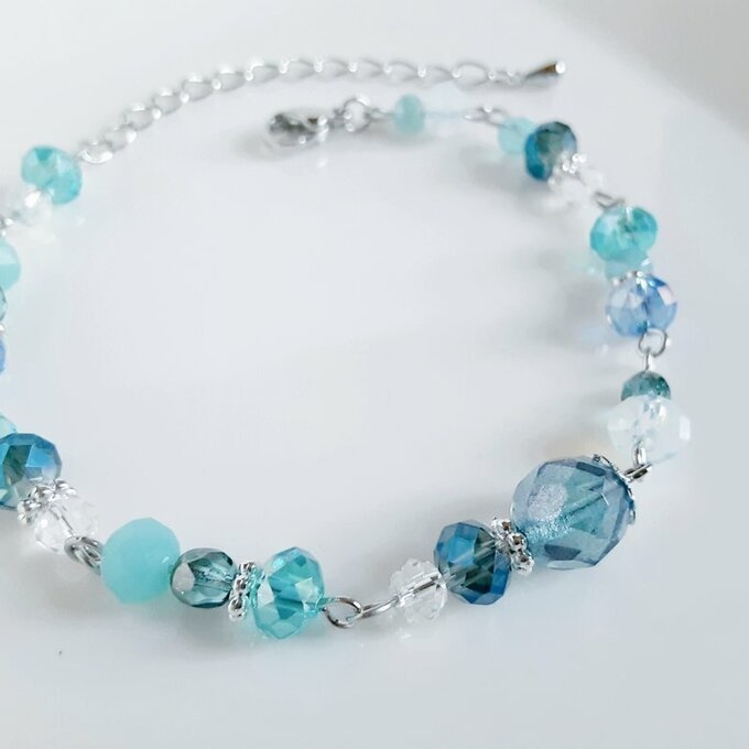 再販☆チェコビーズとガラスビーズのウィンターブルーカラーのブレスレット