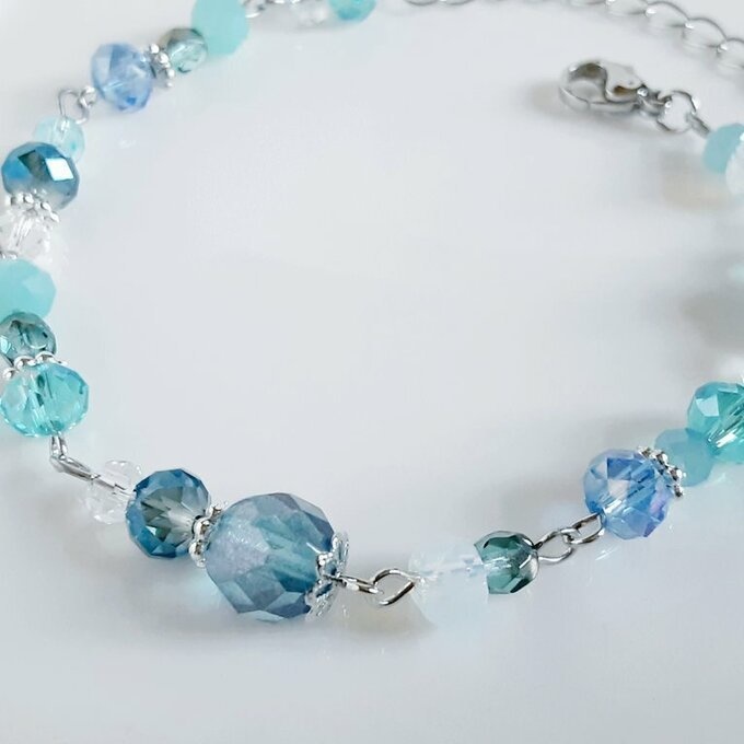 再販☆チェコビーズとガラスビーズのウィンターブルーカラーのブレスレット