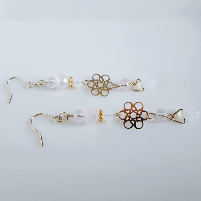 再販⑦☆お花の透かしと雪桜色ビーズのピアス/イヤリング