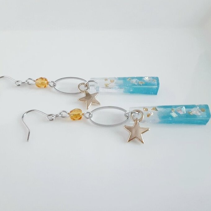 お星様が揺れる☆レジンパーツとオーバルフープのリゾートカラーなピアス/イヤリング