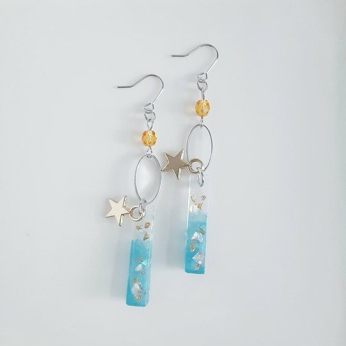 お星様が揺れる☆レジンパーツとオーバルフープのリゾートカラーなピアス/イヤリング