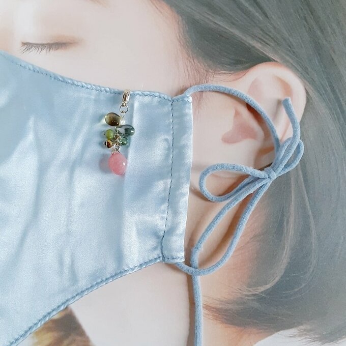 いちごが可愛い☆しずくとガラスビーズのプチジャラジャラマスクチャーム/マスクアクセサリー(その②)/Cute straberry beads charm for mask or anything