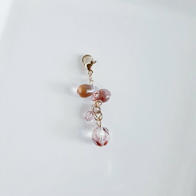 チェコビーズが揺れる☆しずくとガラスビーズのマスクチャーム/マスクアクセサリー(ピンクパープル)