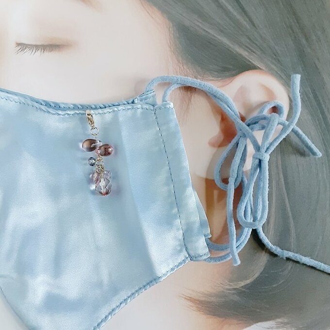 チェコビーズが揺れる☆しずくとガラスビーズのマスクチャーム/マスクアクセサリー(ピンクパープル)