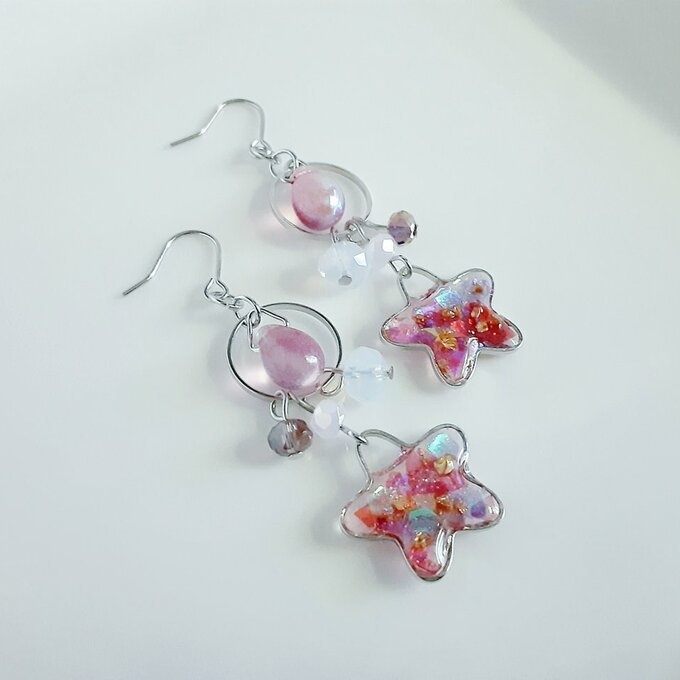 しずくとお花パーツが揺れる☆雅なレッドピンクカラーなピアス/イヤリング/Sparkly Pink Japanese Style Resin Dangle Earrings