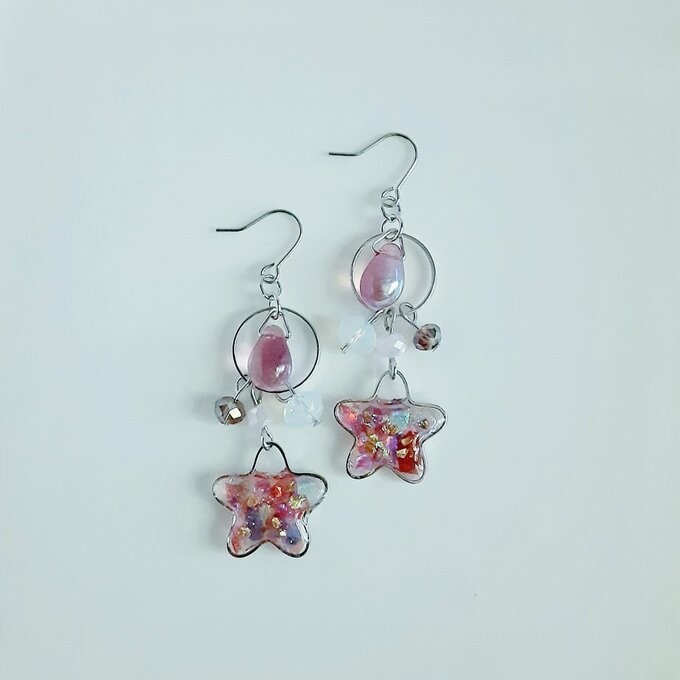 しずくとお花パーツが揺れる☆雅なレッドピンクカラーなピアス/イヤリング/Sparkly Pink Japanese Style Resin Dangle Earrings
