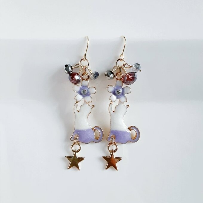 お星様が揺れる☆お花とおててを上げた猫ちゃんが可愛いプチジャラジャラピアス/イヤリング(パープル)/Cute Purple White Kitten Earrings
