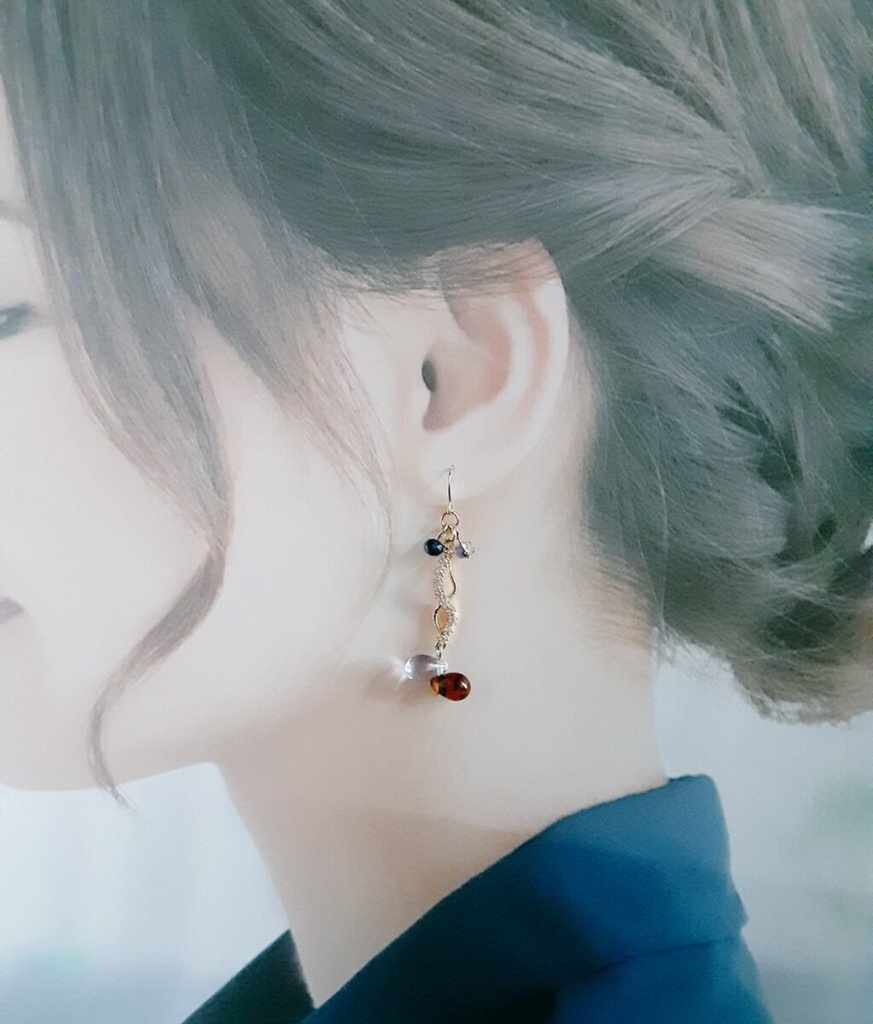 1ペアのみ☆ぷっくりしずくとひねりクロスのシャープなピアス/イヤリング(ブルーブラウン)/Only One Pairs Available Trendy Twisted Hoop And Tear Drop Czech Glass Beads Blue Brown Earrings/Clip On Earrings