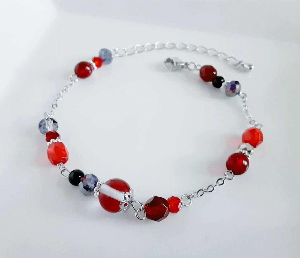 ルナフラッシュとガラスビーズの大人レッドカラーのブレスレット/Chic Red Colored Bracelet With Luna Flash and Glass Beads