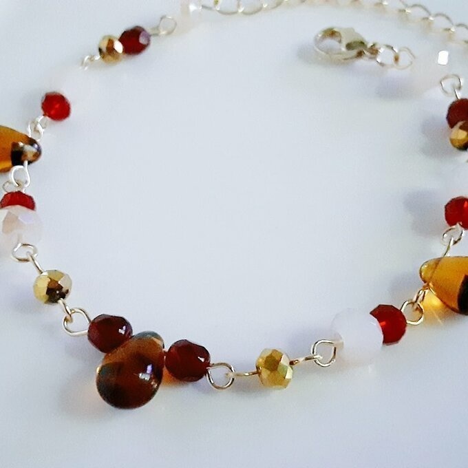しずくとガラスビーズの大人秋色カラーのブレスレット