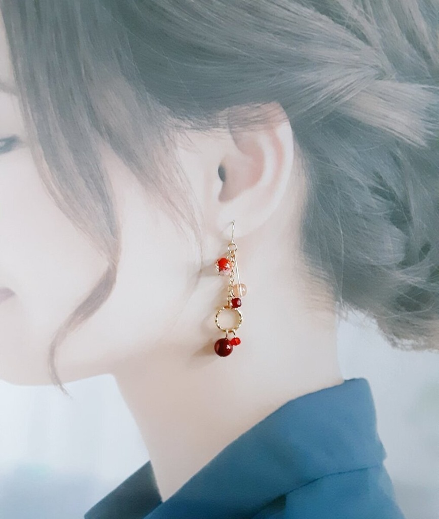 唐草ビーズと国産アクリルパールが揺れるお洒落ピアス/イヤリング(赤)/Japanese style red dangling earrings