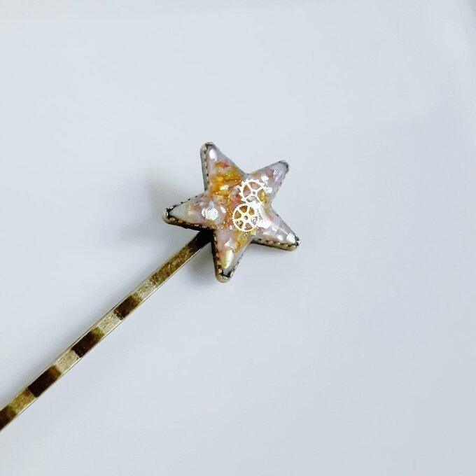 プレゼントにぴったり☆歯車入りプチスチームパンク風のお星様ヘアピン(ふんわりピンクゴールド)/Pale Pink Gold Colored Steampunk Star Hair Clip/ Hair PIn