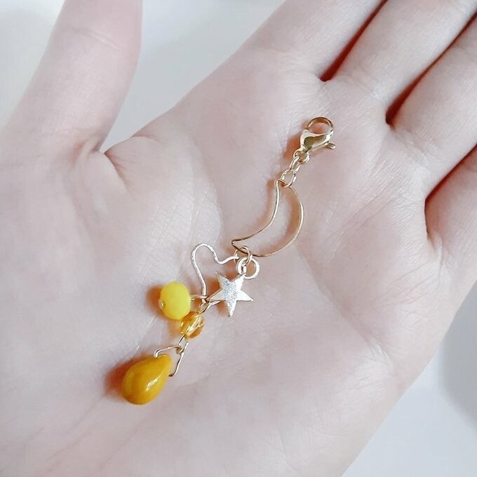 お星様が揺れる☆三日月、ハートとしずくビーズのお洒落マスクチャーム/アクセサリー(こっくりイエロー)
