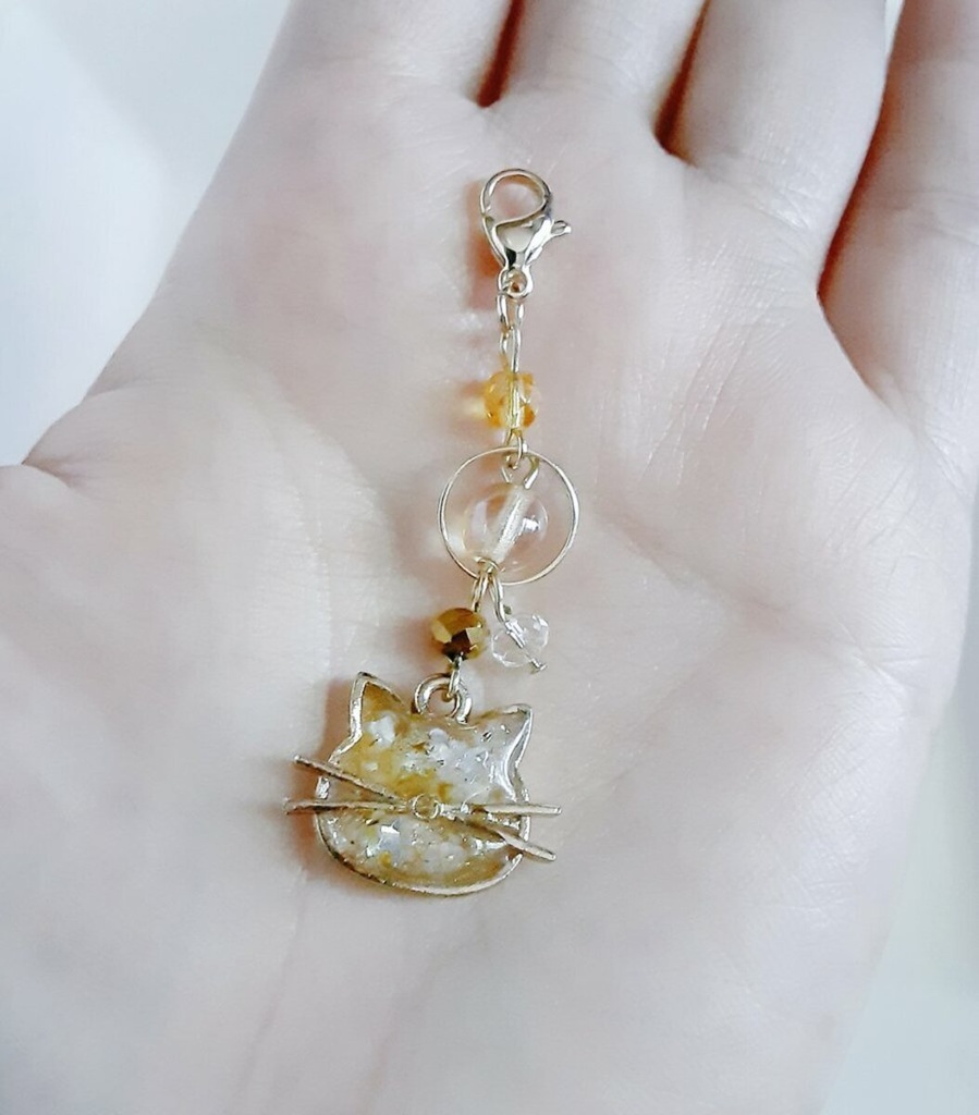 黄昏カラーなひげ猫ちゃんのマスクチャーム/アクセサリー(トパーズゴールド)