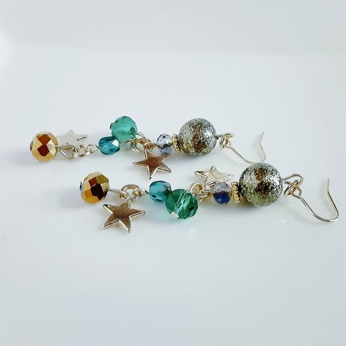 お星様が揺れる☆シャイニーパールとガラスビーズのジャラジャラピアス/イヤリング(癒しグリーン)
