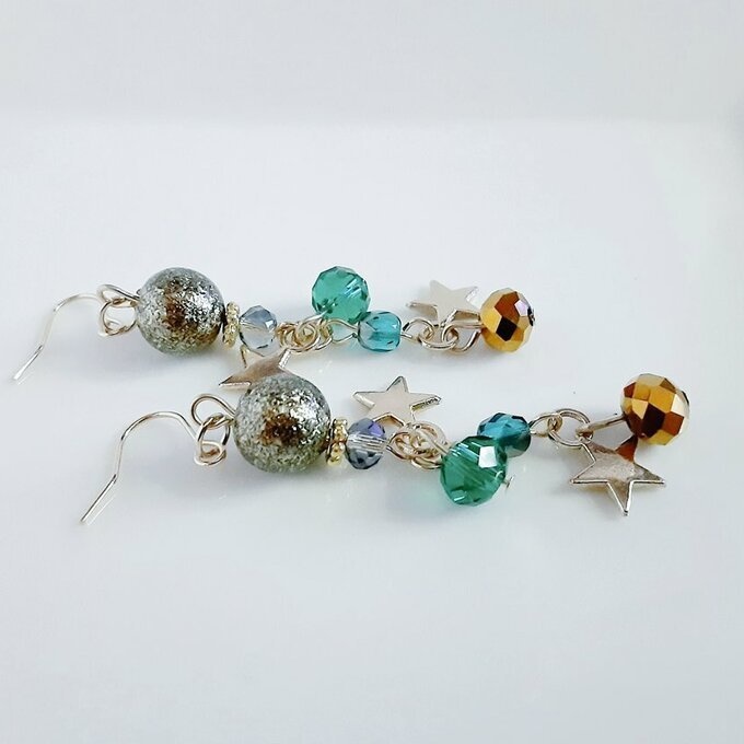 お星様が揺れる☆シャイニーパールとガラスビーズのジャラジャラピアス/イヤリング(癒しグリーン)