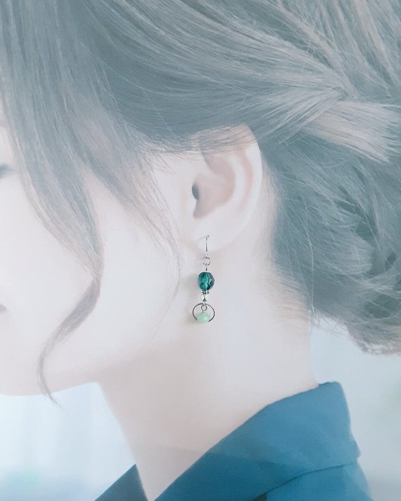 再販④☆ラウンドとエメラルドグリーンカラーのピアス/イヤリング/Emerald Green Dangle Earrings