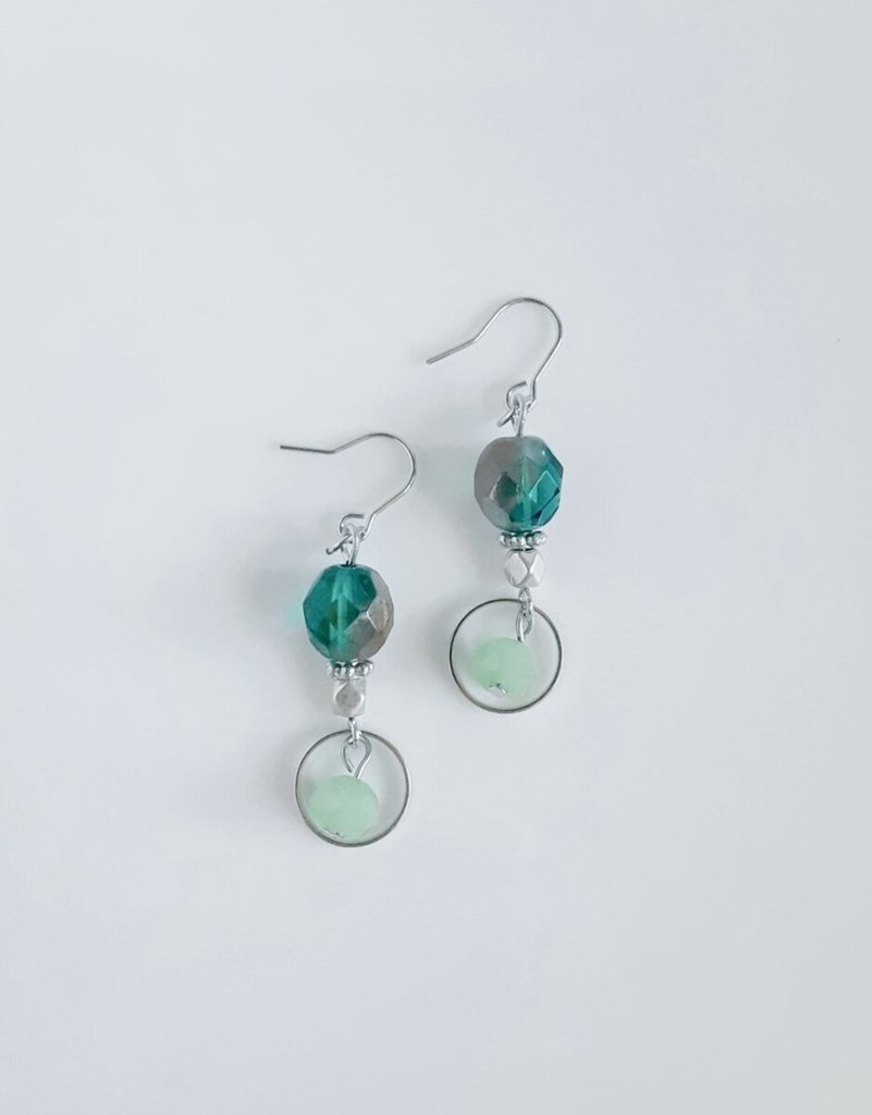 再販④☆ラウンドとエメラルドグリーンカラーのピアス/イヤリング/Emerald Green Dangle Earrings