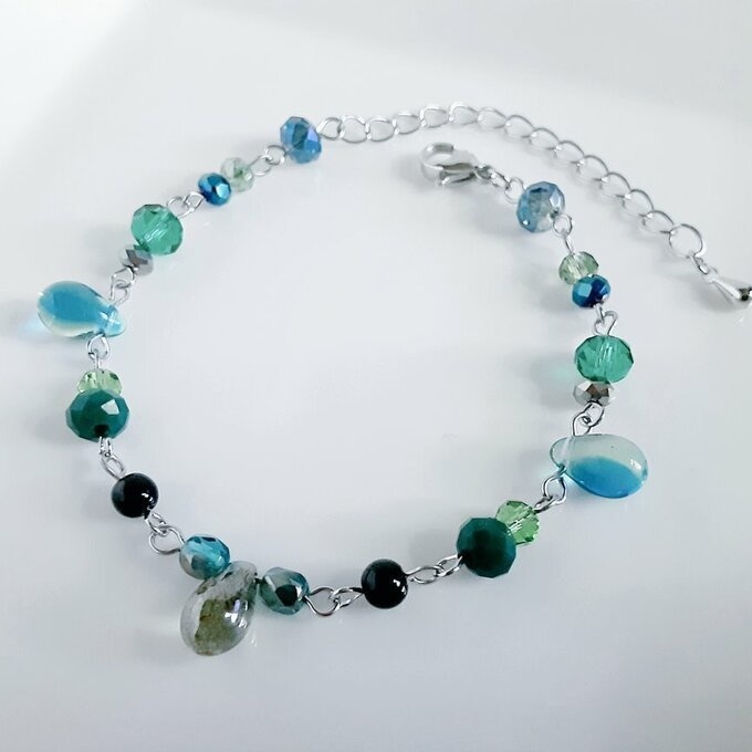 再再販☆しずくとガラスビーズの癒しエメラルドグリーンカラーのブレスレット/Blue Green Teardrop Czech Glass Beads and Glass Beads Bracelet