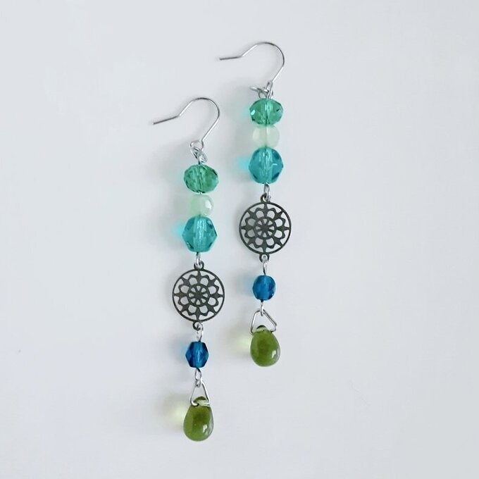再販③☆透かしパーツとエメラルドブルー色のピアス/イヤリング/Green Blue Dangling Earrings With Silver Plated Filigree