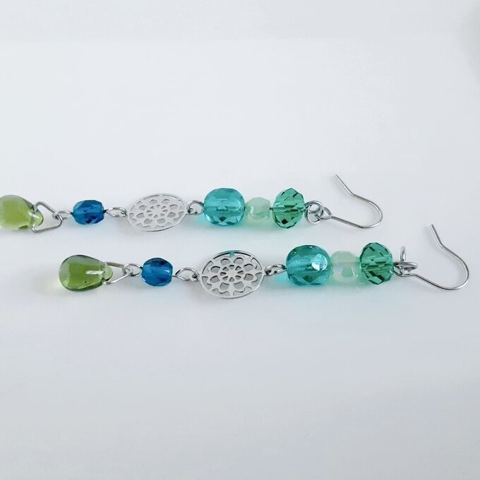 再販③☆透かしパーツとエメラルドブルー色のピアス/イヤリング/Green Blue Dangling Earrings With Silver Plated Filigree