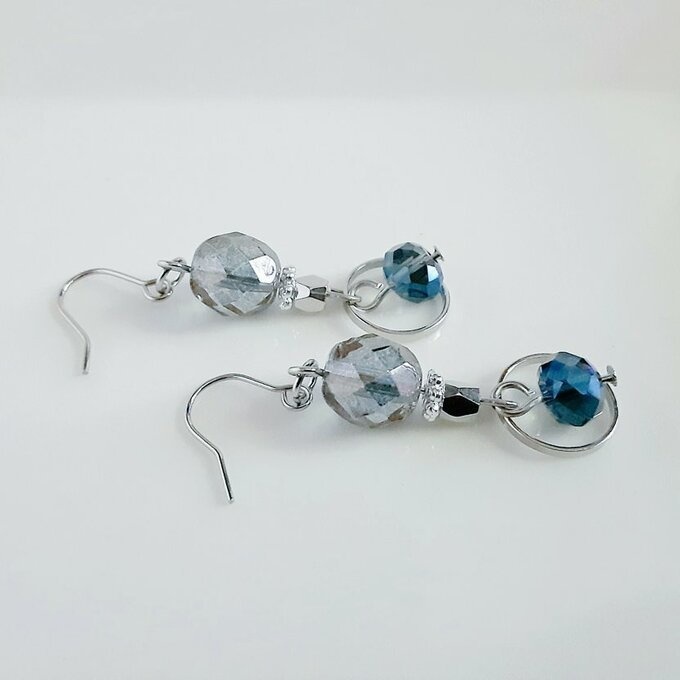 ラウンドとブルーグレーカラーのピアス/イヤリング/Blue Grey Dangle Earrings With Circle Hoop
