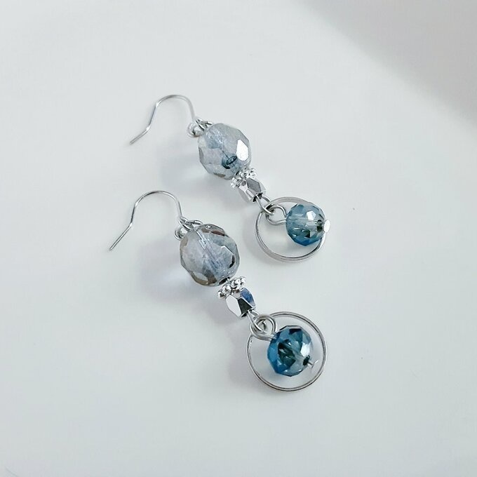 ラウンドとブルーグレーカラーのピアス/イヤリング/Blue Grey Dangle Earrings With Circle Hoop