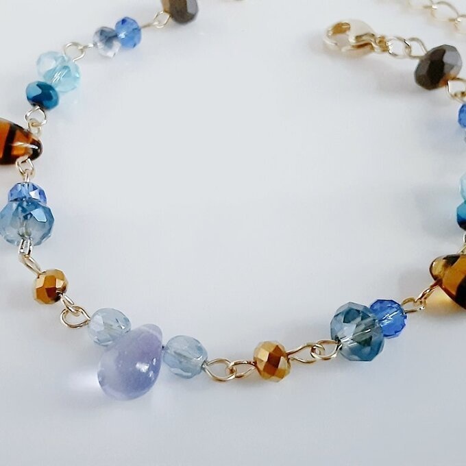 しずくとガラスビーズの大人カッコいいブルーブラウンカラーのグラデーション風ブレスレット/Blue Brown Dainty Bracelet