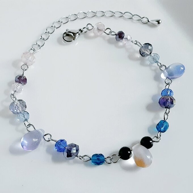 しずくとガラスビーズのディープブルーピンクカラーのグラデーション風ブレスレット/Blue Dainty Bracelet