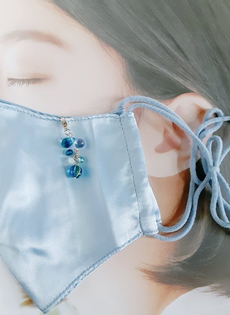 チェコビーズが揺れる☆しずくとガラスビーズのマスクチャーム/マスクアクセサリー(ブルーブルー)/Cute Trendy Blue Mask Charm