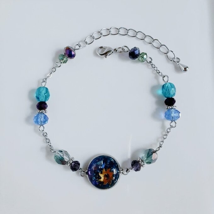 1点のみ☆レジンパーツとガラスビーズのスタリッシュカラーのブレスレット