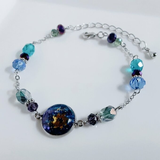 1点のみ☆レジンパーツとガラスビーズのスタリッシュカラーのブレスレット