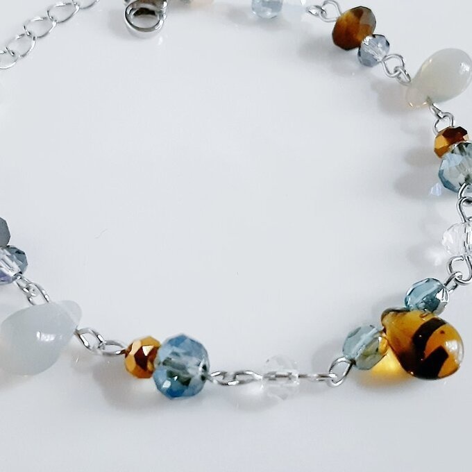 しずくとガラスビーズの大人カッコいいグレイッシュカラーのグラデーション風ブレスレット