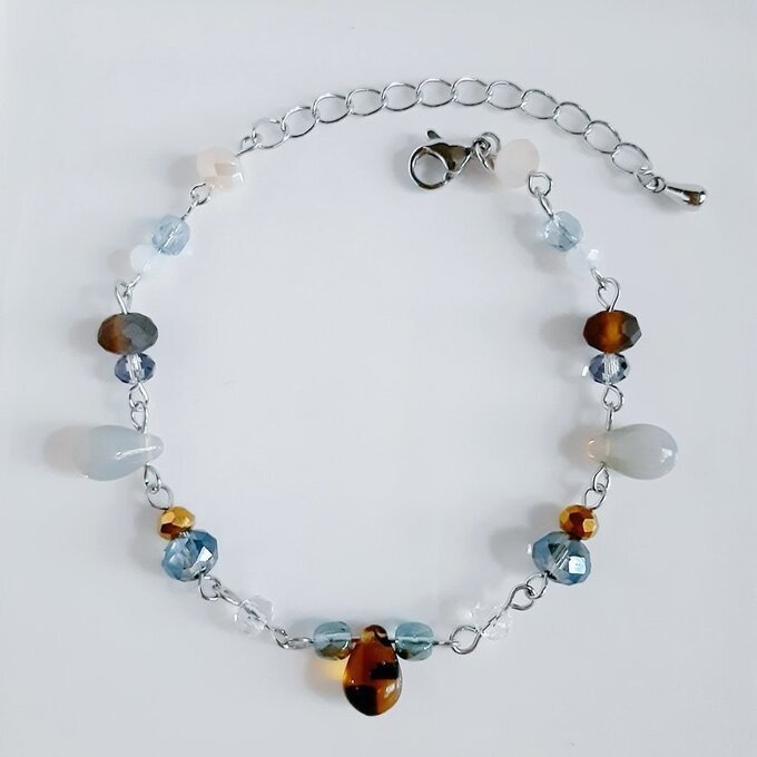 しずくとガラスビーズの大人カッコいいグレイッシュカラーのグラデーション風ブレスレット