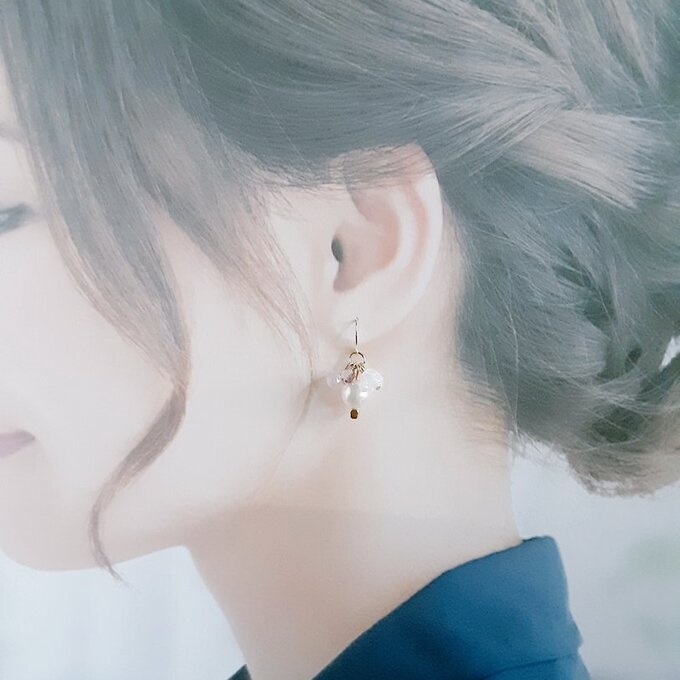 フェアリーパールとチェコビーズのプチジャラジャラピアス/イヤリング(ホワイトピンク)