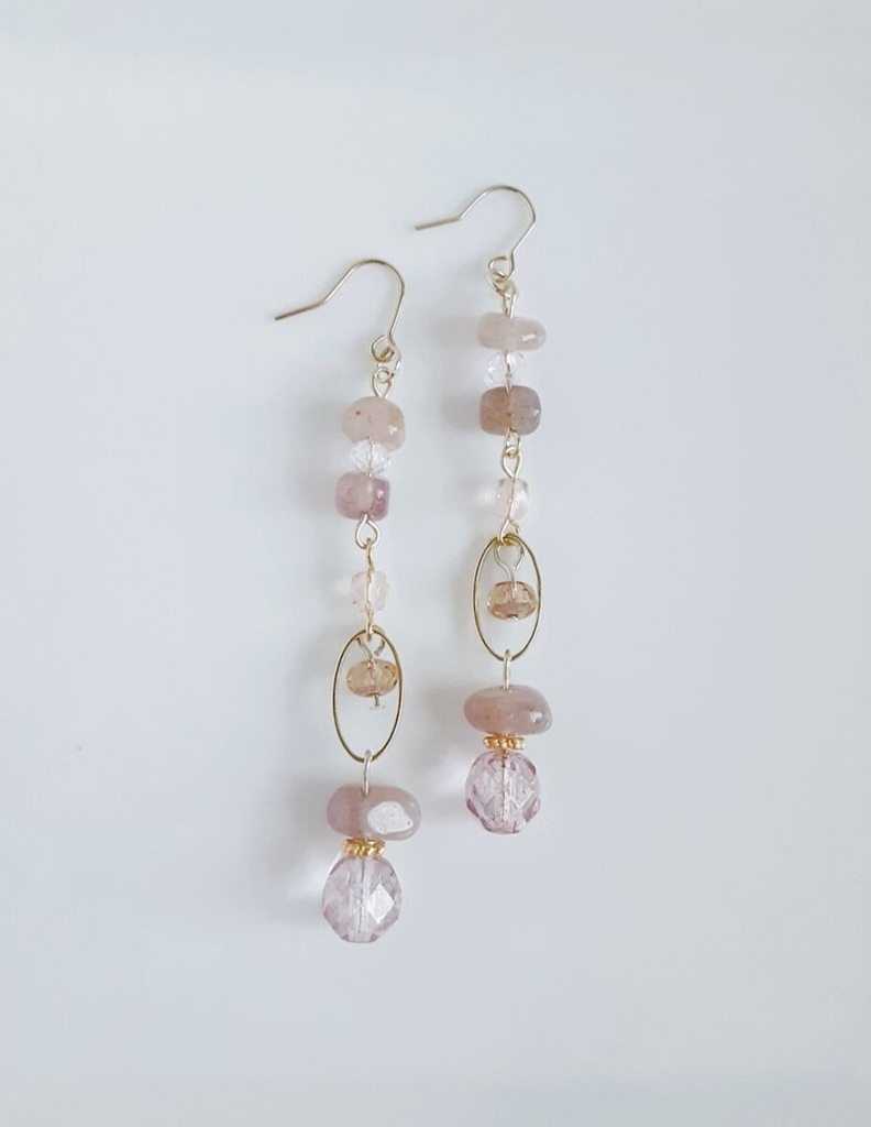 アフリカンレッドアベンチュリンとオーバルフープとチェコビーズのピアス/イヤリング