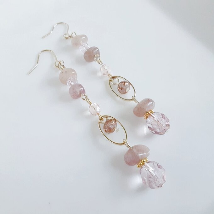 アフリカンレッドアベンチュリンとオーバルフープとチェコビーズのピアス/イヤリング