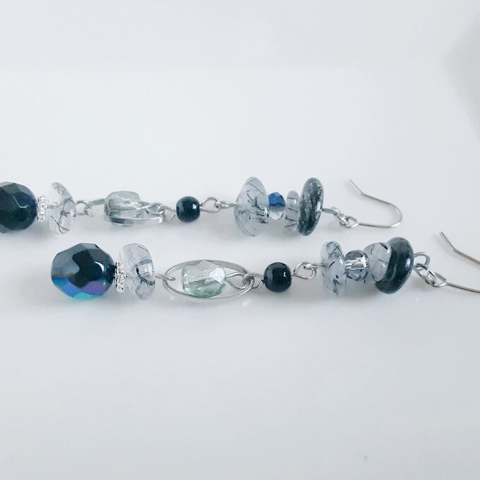 トルマリンクォーツとオーバルフープとチェコビーズのピアス/イヤリング