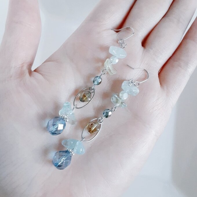 アクアマリンとオーバルフープとチェコビーズのピアス/イヤリング