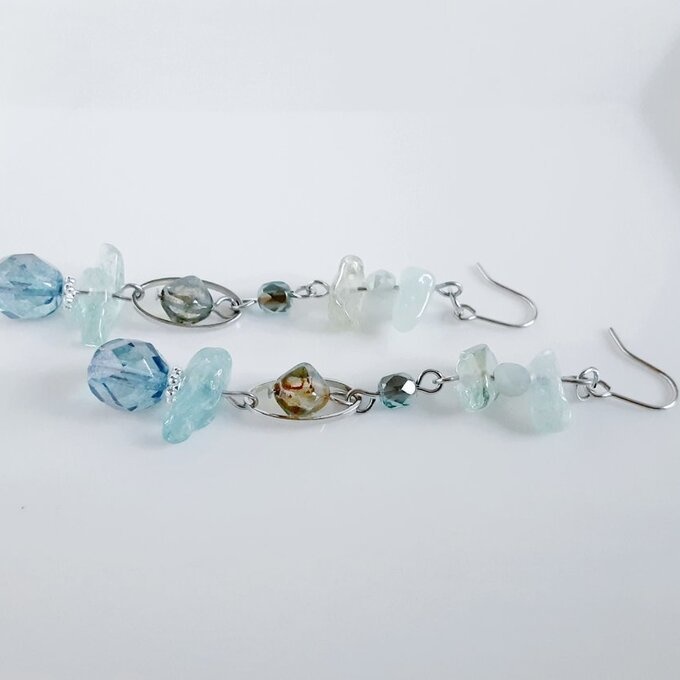 アクアマリンとオーバルフープとチェコビーズのピアス/イヤリング