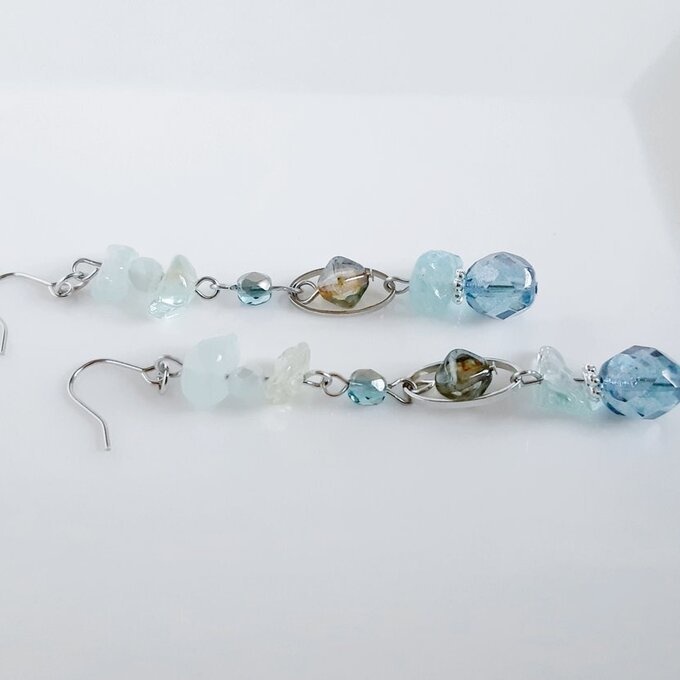 アクアマリンとオーバルフープとチェコビーズのピアス/イヤリング