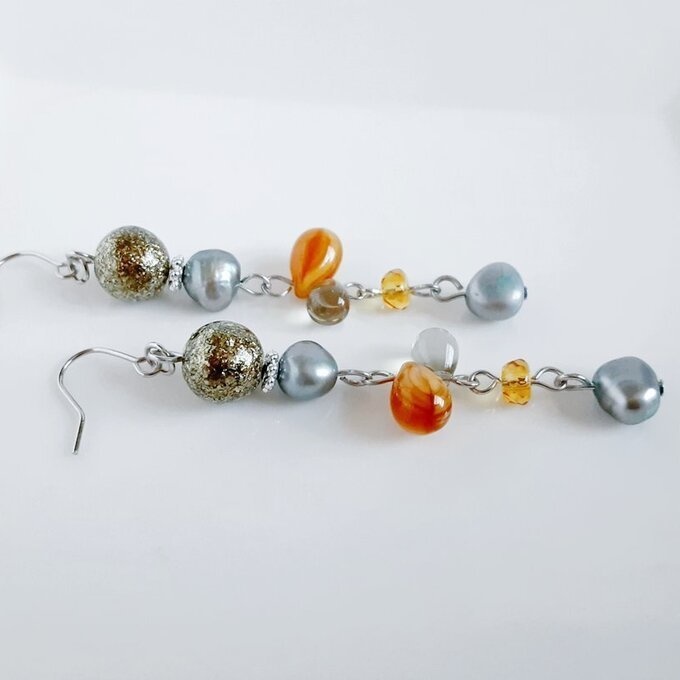 上品な淡水パールが揺れる☆ぷっくりしずくとシャイニーパールのゆらゆらロングピアス/イヤリング(秋色グリーン)